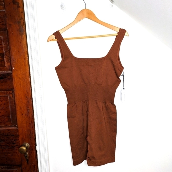 WEWOREWHAT Brown Circular Knit Ribbed Stretch Activewear Bodysuit NEW Size M - Picture 1 of 6